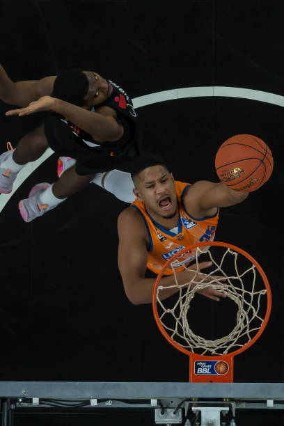 仿佛弓弦拉 仿佛弓弦拉