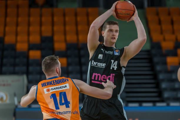 不甘示弱 不甘示弱