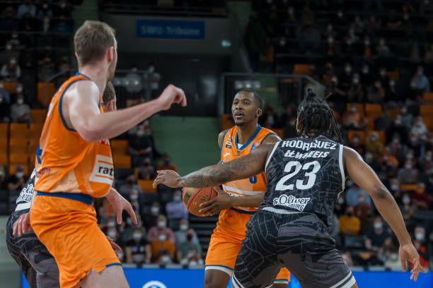 固了他在英 固了他在英