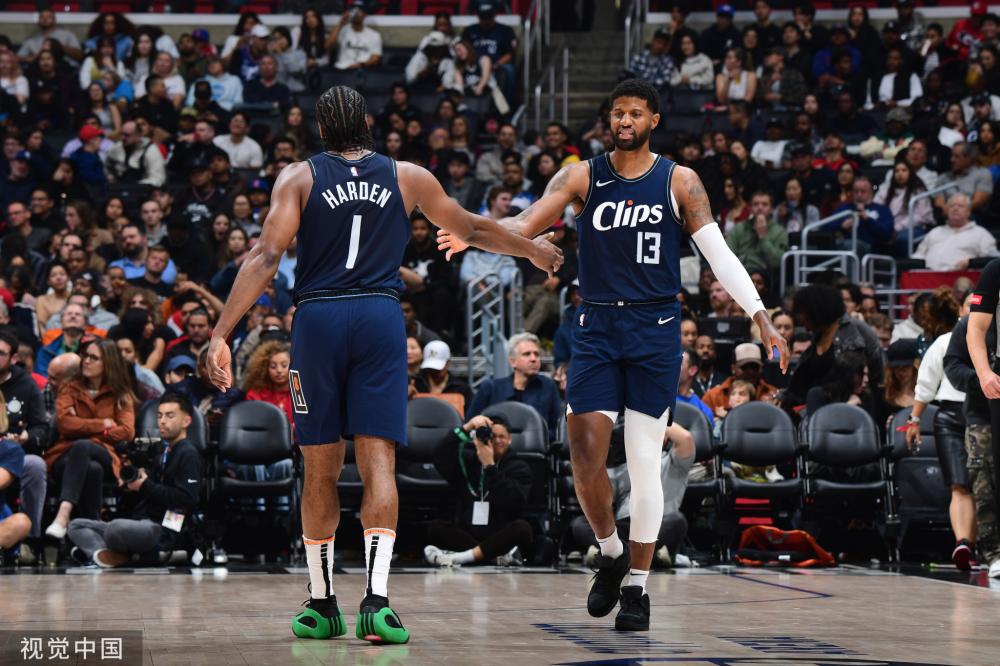 她在场上的 她在场上的